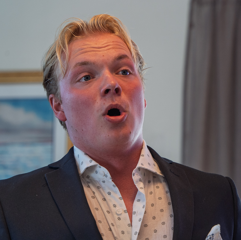 Operasang på første medlemsmøte etter sommeren